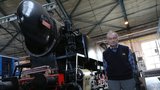 Parta nadšenců opravovala 23 let parní lokomotivu: Je jediným exemplářem na světě