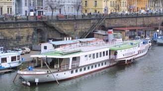 Jeden z posledních velkých vltavských parníků projde rekonstrukcí. Vyšehrad získá původní podobu