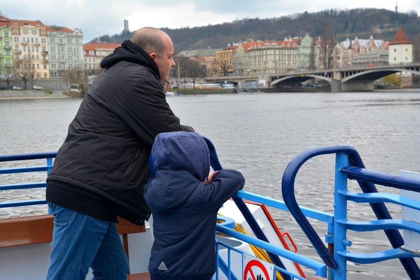 Cesta trvá okolo jedné hodiny. Cestujícími jsou zejména rodiče s dětmi.