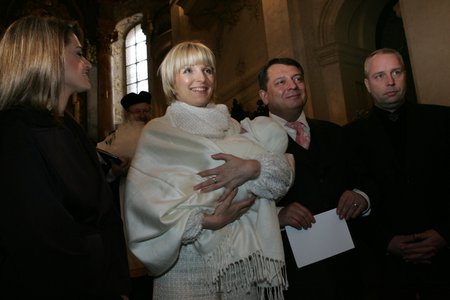 Paroubkovi s Margaritou a jejím kmotrem Petrem Bendou