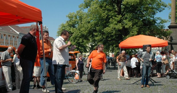 Jiří Paroubek na litoměřickém náměstí.