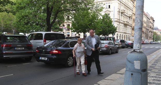 Paroubka k soudu přišla podpořit i první exmanželka Zuzana.