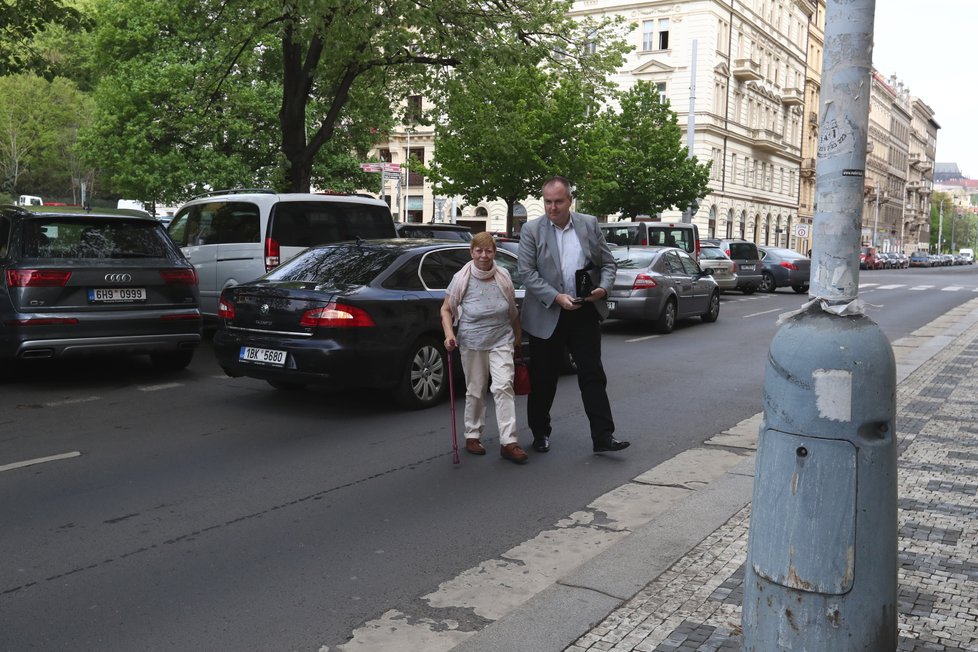 Paroubka k soudu přišla podpořit i první exmanželka Zuzana