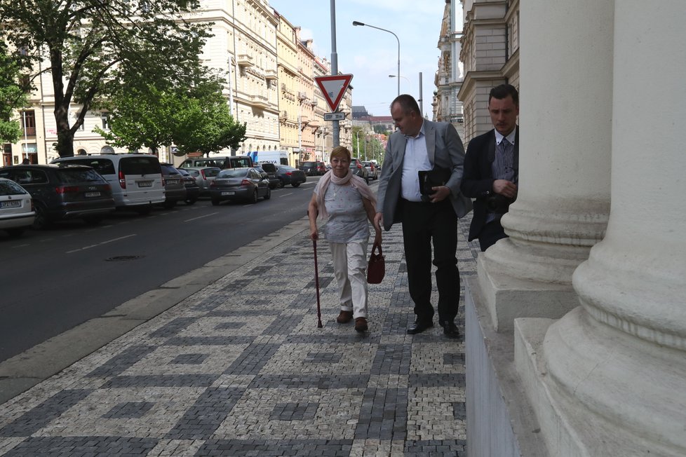 Paroubka k soudu přišla podpořit i první exmanželka Zuzana