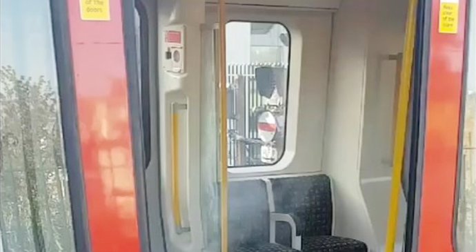 Taška s náloží v londýnském metru
