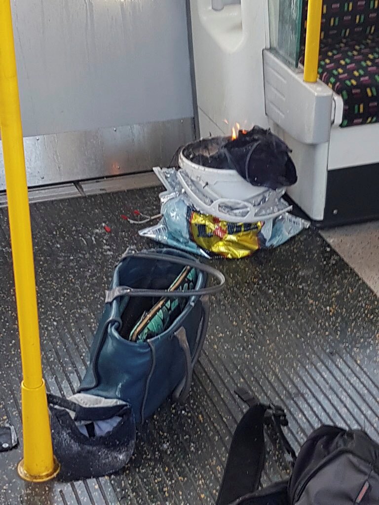 Taška s náloží v londýnském metru
