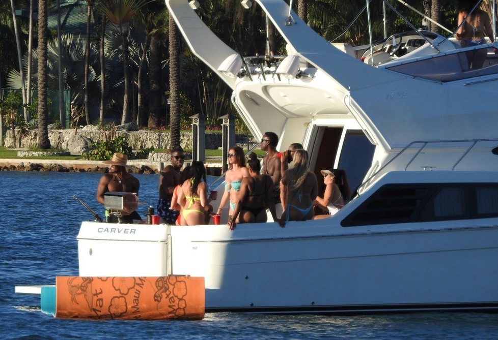 Party na lodích jsou na Floridě oblíbenou kratochvílí.