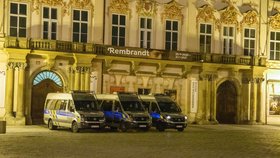 Zásah policie ukončil nelegální party v pražské Melantrichově ulici (9. 1. 2021).