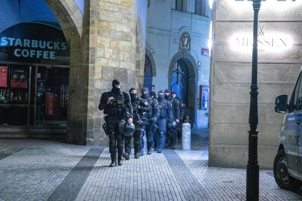 Zásah policie ukončil nelegální party v pražské Melantrichově ulici (9. 1. 2021)