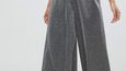 Široké třpytivé kalhoty, Asos DESIGN, 49 eur, www.asos.com