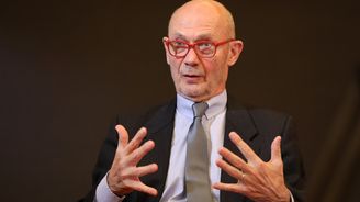 Musíme zastavit vakcínový apartheid, říká bývalý šéf Světové obchodní organizace Pascal Lamy