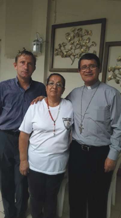 Za dobré chování byl po 2/3 propuštěn do vězení domácího. Hodně mu v tom pomohl arcibiskup Gerardo Herrera a seňora Monserrate Madrina, která se za něj zaručila. Ubytovala ho u sebe a zaměstnala ve své restauraci.