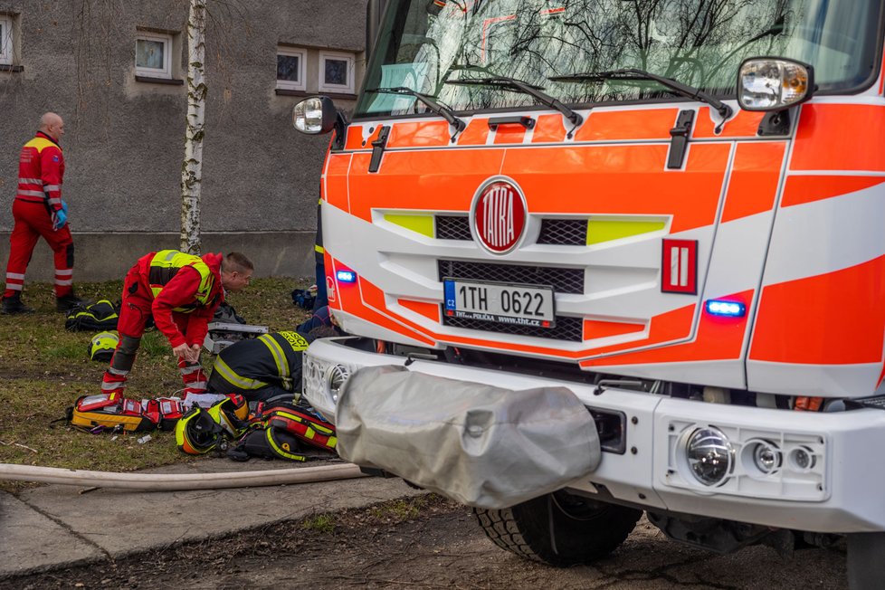 Při požáru bytu v Paskově na Frýdecko-Místecku zemřelo dítě. Žena a další dítě utrpěly zranění.