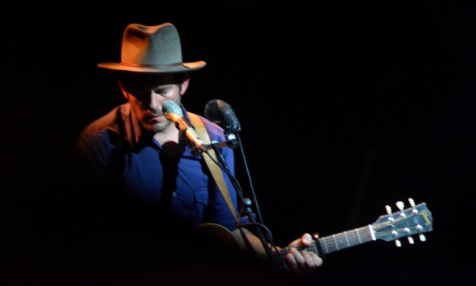 Folkový zpěvák a skladatel Gregory Alan Isakov