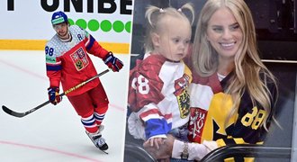 Pastovi aspoň jednou zafandila Rebecca s dcerou: Rozpůlil rodinku Pastovi aspoň jednou zafandila Rebecca s dcerou: Rozpůlil rodinku