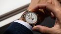 Perpetual Calendar Chronograph mají věčný kalendář, který, pokud hodinky udržujete v chodu, zvládne držet správné datum 100 let. Perpetual Calendar Chronograph mají věčný kalendář, který, pokud hodinky udržujete v chodu, zvládne držet správné datum 100 let.