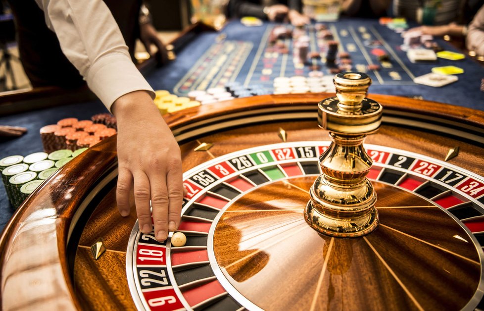 S kamarádem objížděli domácí i zahraniční kasina, nepohrdli ani elektromechanickou variantou rulety v hernách. Celkovou prohru odhaduje Jirka na jeden až dva miliony korun.