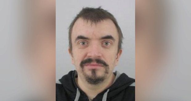 Neviděli jste Honzu (39)? Zřejmě si chce sáhnout na život.