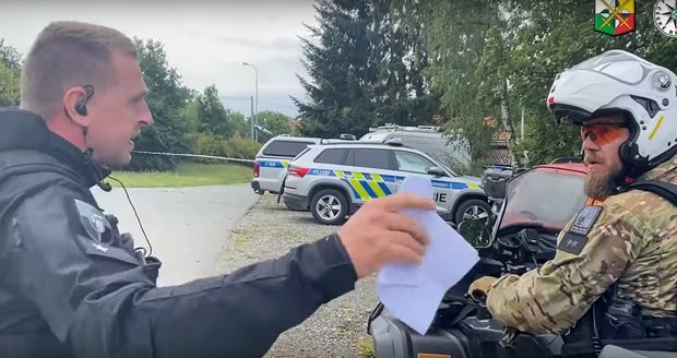 Policisté v Plzni pátrali po muži, který zmizel z bytu s kojencem.