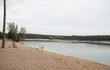 Tragédie na jezeru Lhota: Dva malí chlapci se ztratili, našli je mrtvé ve vodě.