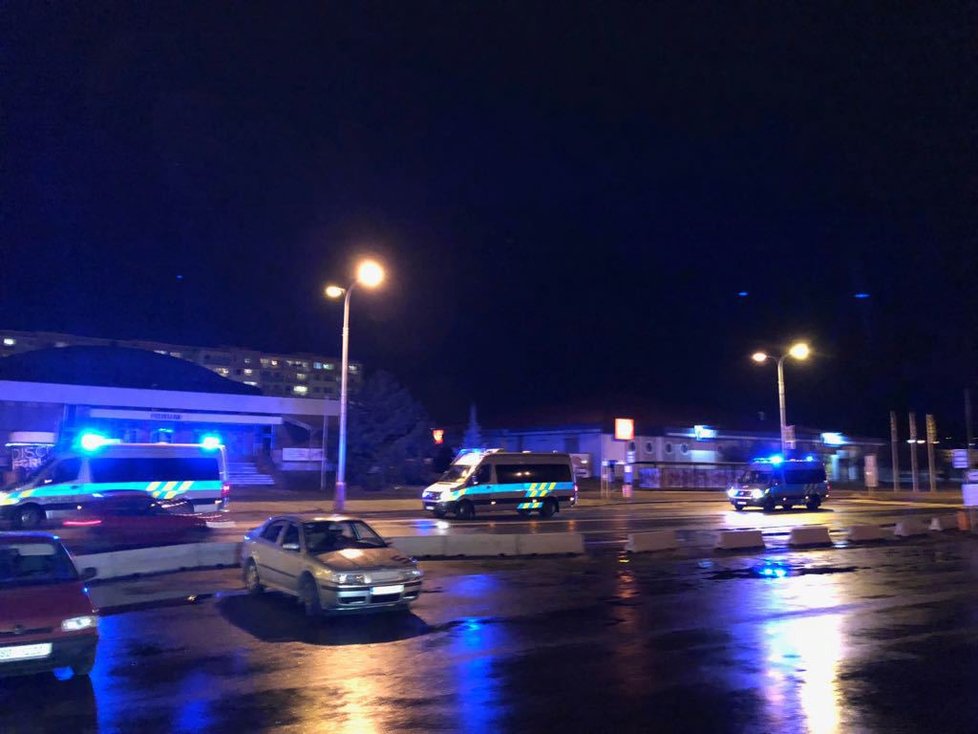 Policisté pátrají po muži, který v M. Boleslavi utekl eskortě.