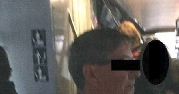 Hledaný muž, který sexuálně obtěžoval cestující v pražské MHD, sám přišel na policii.