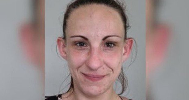 Záhadné zmizení ženy z Prahy: Policisté ji hledají už několik měsíců! Čeká na ni desetiletý syn. Záhadné zmizení ženy z Prahy: Policisté ji hledají už několik měsíců! Čeká na ni desetiletý syn.