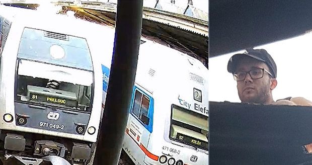 Na střechu nádraží vyšplhal muž. Hodil tyč na vlak, zkratoval ho a utekl. Chtěl se prý „jen projet“