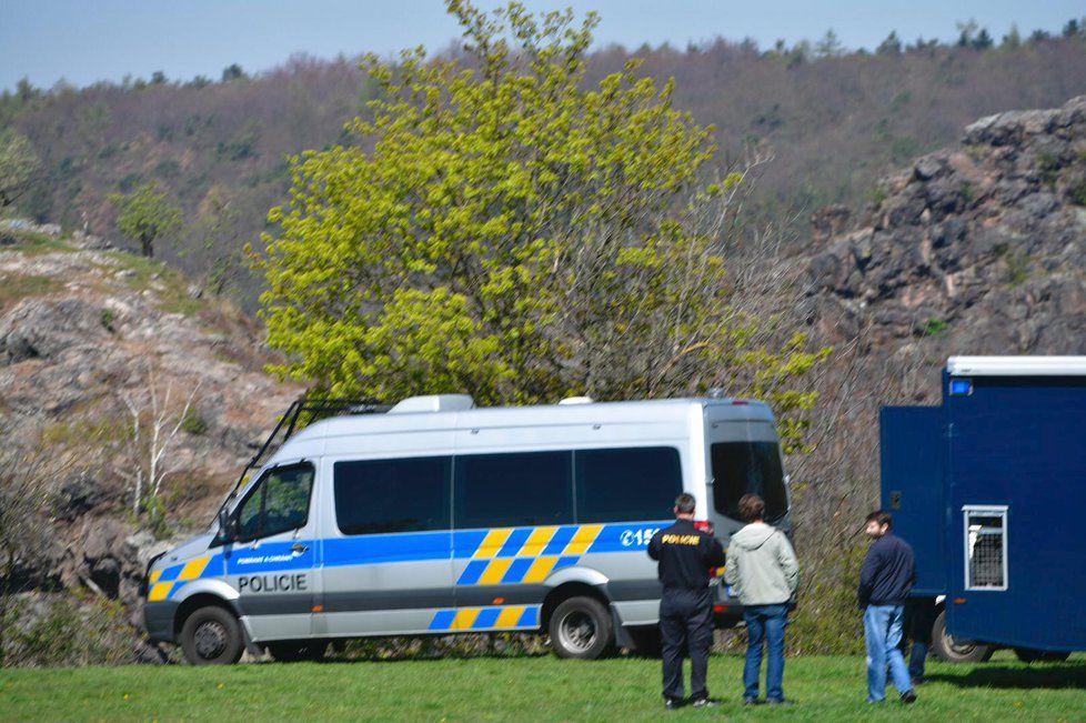 Vrtulník nad Šáreckým údolím hledal pohřešovanou Zuzanu z Prahy.