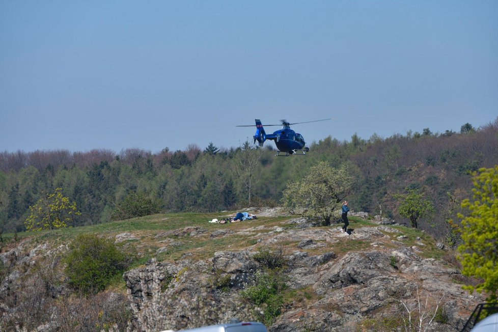 Vrtulník nad Šáreckým údolím hledal pohřešovanou Zuzanu z Prahy.