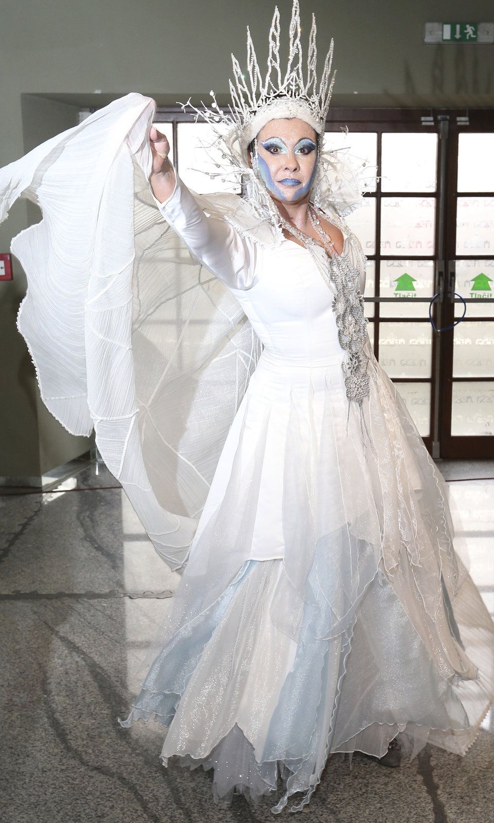 Dagmar Patrasová jako Sněhová královna má jeden z nejnáročnějších kostýmů.