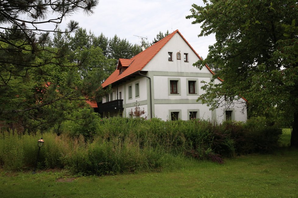 Vyrazili i na chalupu za dětmi.