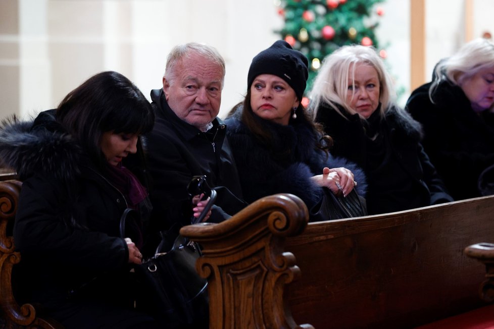 Dáda Patrasová, Luděk Sobota a jeho manželka Adriana na pohřbu Zuzany Buriánové