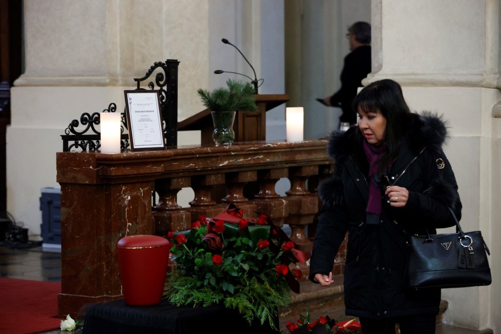 Dáda Patrasová se loučí se zesnulou herečkou ze Semaforu Zuzanou Buriánovou.