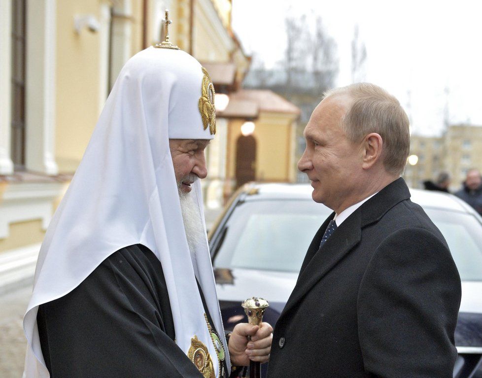 Církev opět útočí na potraty. Putinovi donesla milion podpisů, aby je zakázal.