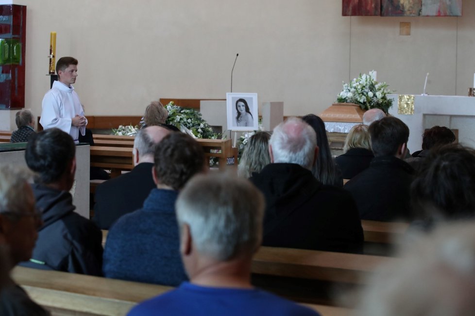 Pohřeb zpěvačky Patricie Janečkové (†25)