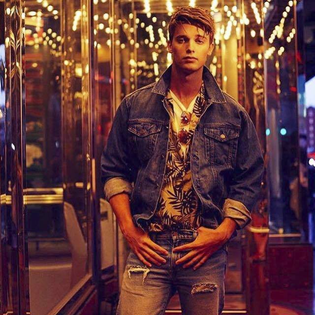 Patrick Schwarzenegger je model.