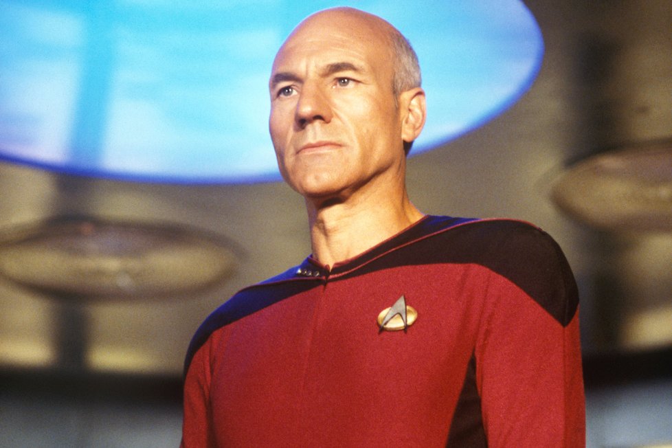 Patrick Stewart jako Jean-Luc Picard.