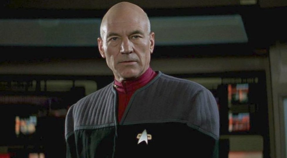 Patrick Stewart jako Jean-Luc Picard.