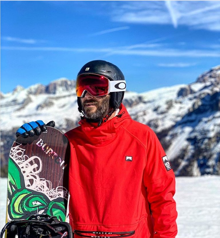 Fotbalista Patrik Berger nedá dopustit na snowboard.