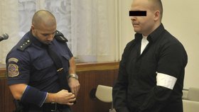 Před Krajským soudem v Ostravě stanul 21. ledna Patrik Cigoš (vpravo) obžalovaný z vraždy známé. Tu ubodal v jejím bytě loni na jaře.