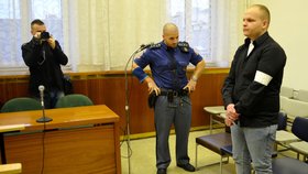 Před soudem stanul Patrik Cigoš obžalovaný z vraždy známé. Tu ubodal v jejím bytě loni na jaře.