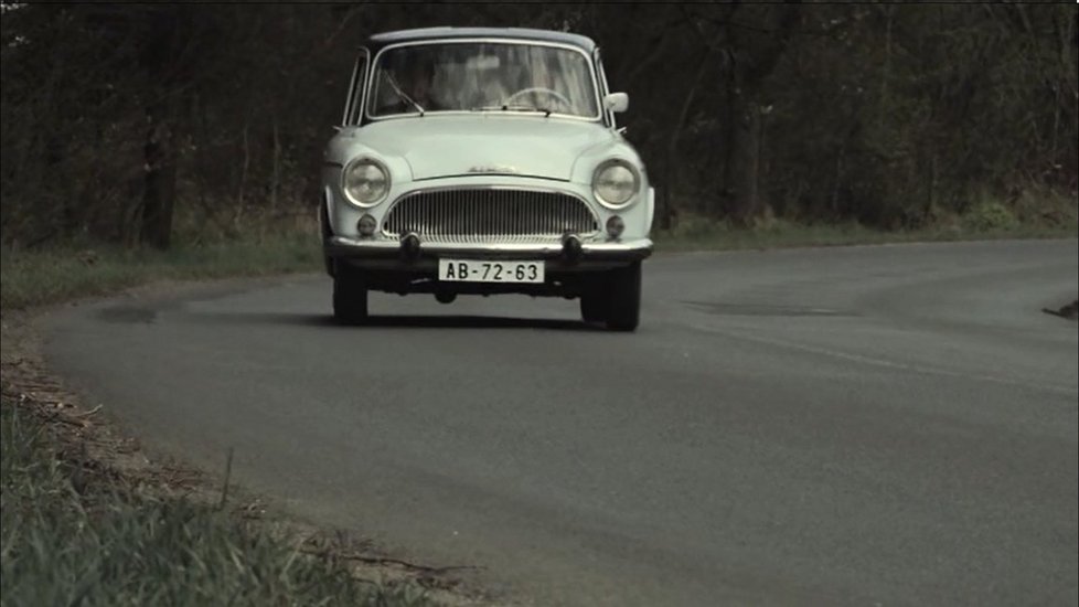 Během natáčení fi lmu Hořící keř si Patrik vyzkoušel Simku Aronde, kouzlu veteránů ale nepodlehl