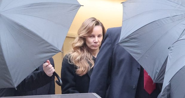 Pemakaman Patrik Hezucký - janda Nikol Pemakaman Patrik Hezucký - janda Nikol