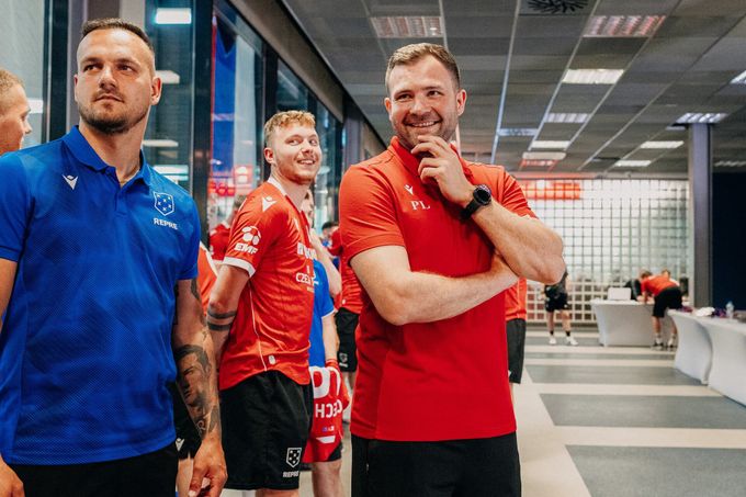 Česká reprezentace už je v Bratislavě. Ve středu začíná EURO v malém fotbale Česká reprezentace už je v Bratislavě. Ve středu začíná EURO v malém fotbale