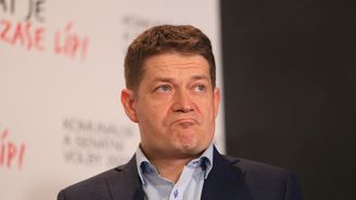 Těžký úděl poslanců ANO. Nacher obětavě kryje záda svému šéfovi, který s ním zase zametl Těžký úděl poslanců ANO. Nacher obětavě kryje záda svému šéfovi, který s ním zase zametl