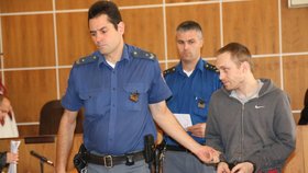 Na sedm let do věznice s ostrahou musí feťák Patrik Přívara (33). Několik měsíců brutálně týral svou přítelkyni.