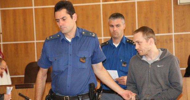 Na sedm let do věznice s ostrahou musí feťák Patrik Přívara (33). Několik měsíců brutálně týral svou přítelkyni.