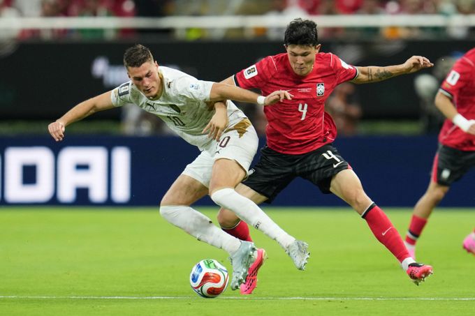 Za Leverkusen válí, v nároďáku tápe. Jak oživit Schicka? Rosický: Divím se, že ještě jezdí Za Leverkusen válí, v nároďáku tápe. Jak oživit Schicka? Rosický: Divím se, že ještě jezdí