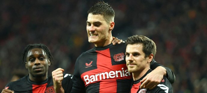 Famózní Schick! Nasázel hattrick za poločas, ale... Leverkusen dál kraluje